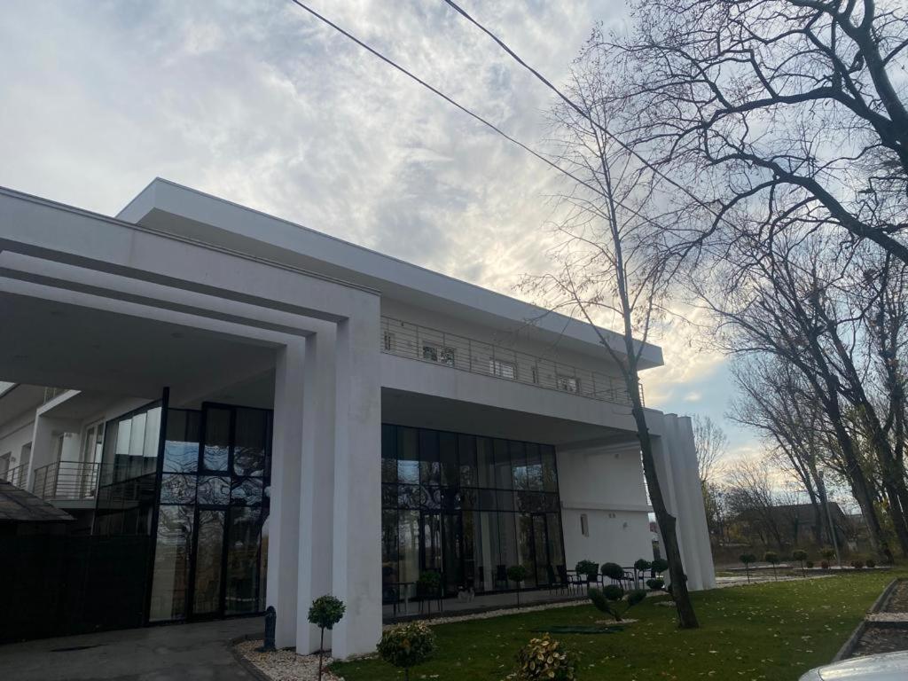 Ocaua Lui Cuza Hotel Tecuci Ngoại thất bức ảnh