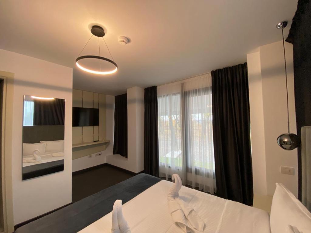 Ocaua Lui Cuza Hotel Tecuci Ngoại thất bức ảnh