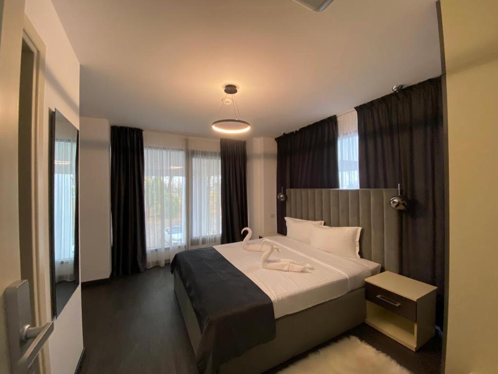 Ocaua Lui Cuza Hotel Tecuci Ngoại thất bức ảnh