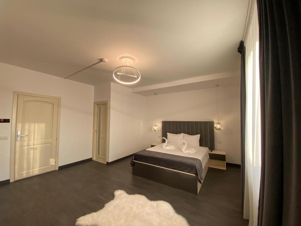Ocaua Lui Cuza Hotel Tecuci Ngoại thất bức ảnh